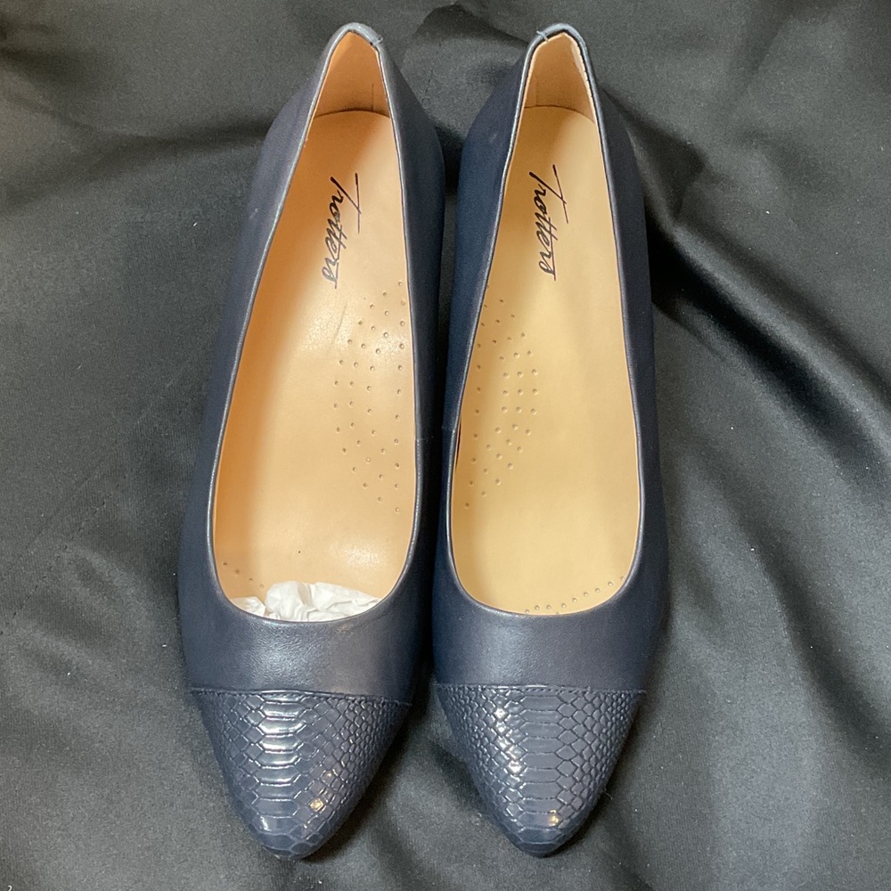 Trotters Navy Textured Toe Heels. Wide